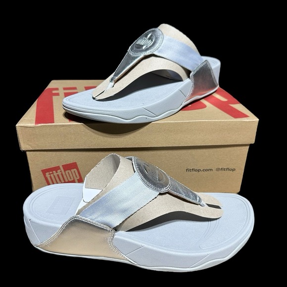 FitFlop Walkstar Toe-Post Sandals Flip Flops Silver Size US 8.5 / EUR 40 - NEW - Picture 1 of 6